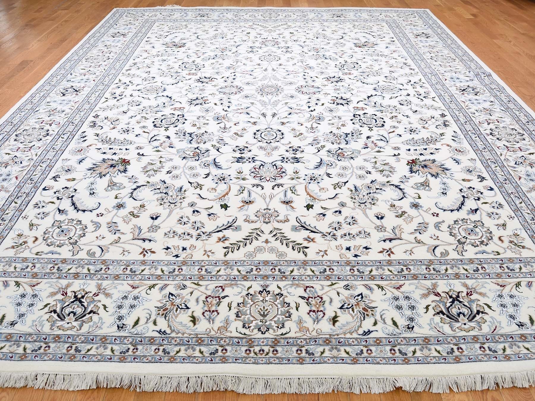 Traditional Rugs LUV600192